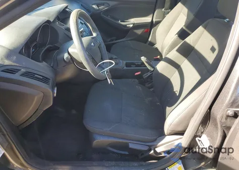 2015 Ford Focus S z USA, uszkodzony, nr VIN 1FADP3E2XFL251548